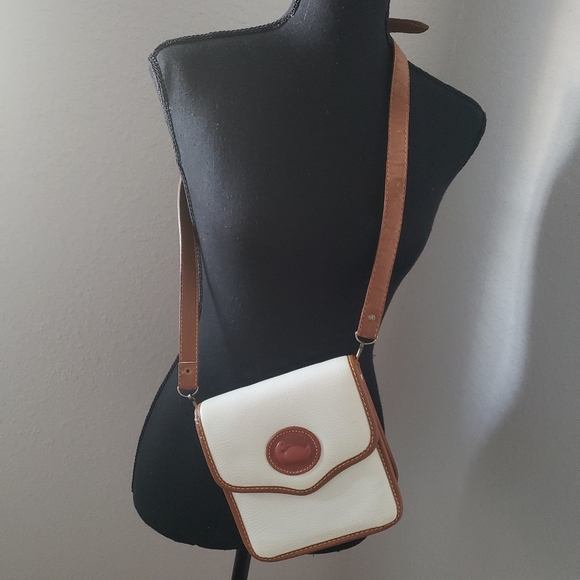 Vintage Dooney and Bourke Crossbody Bag - Picture 3 of 8